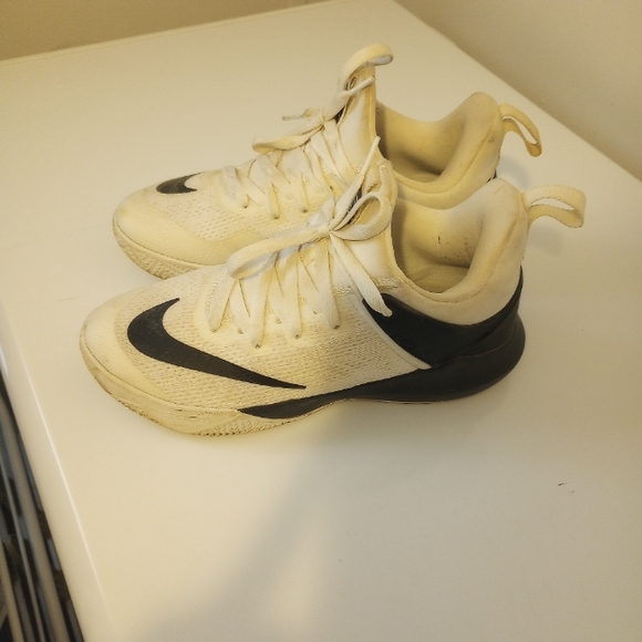 Nike sneakers, size 7 womens - Picture 1 of 4
